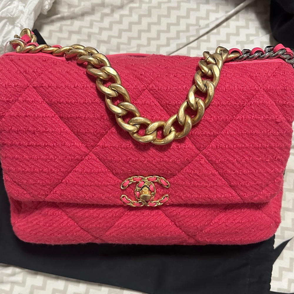 Chanel 19 tweed medium / large